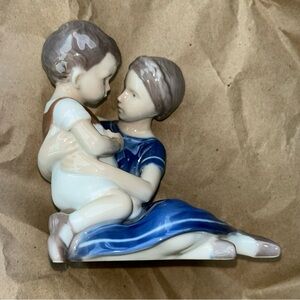 Bing & Grondahl Denmark Vintage Porcelain   Figurine #1568 Sister Brother 4.5”